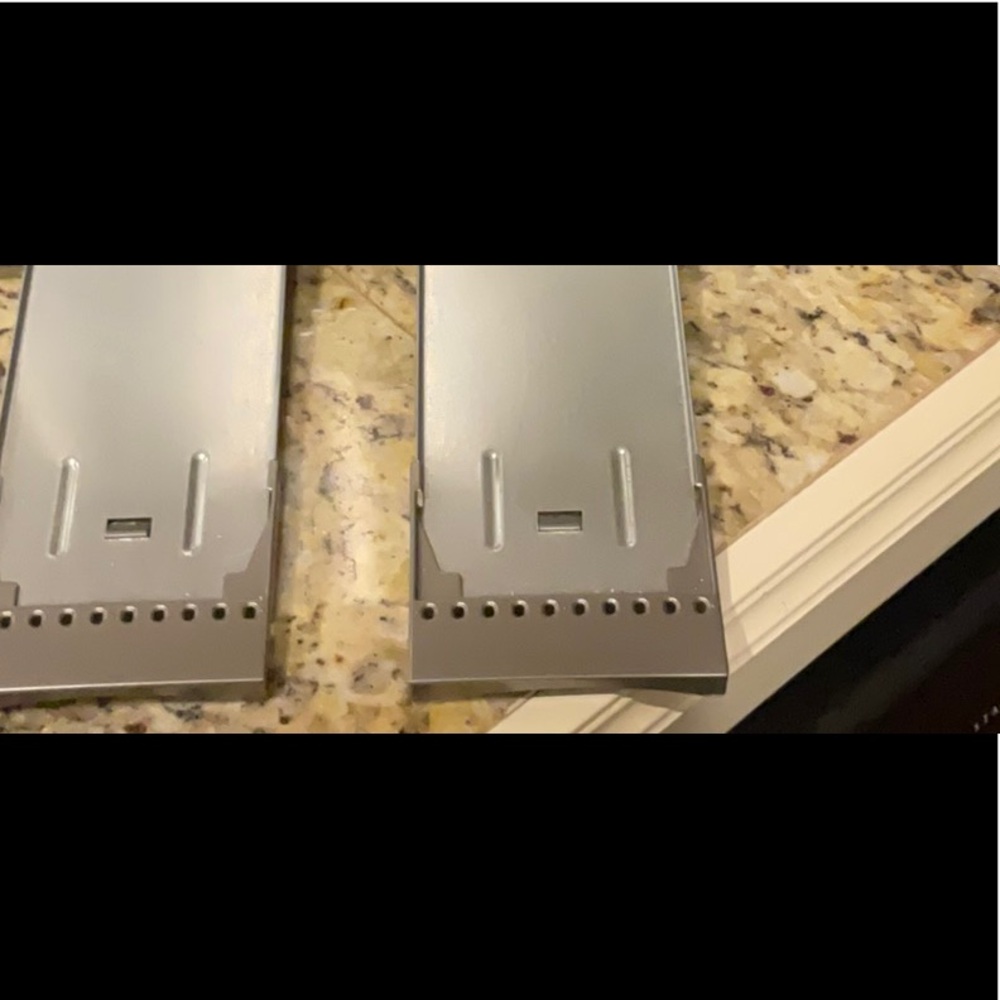 As new, mint condition, never used CUISINART 4 slice bagel/toaster. Stainless - Picture 6 of 10